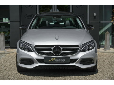 Mercedes-Benz C-Klasse C180 156pk Ambition Panoramadak 1/2 Leder Navigatie Stoelverwarming Led intelligent NLauto NAP 17" LMV