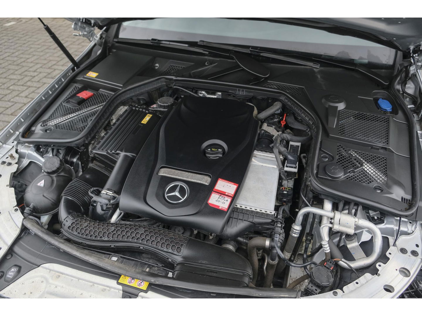 Mercedes-Benz C-Klasse C180 156pk Ambition Panoramadak 1/2 Leder Navigatie Stoelverwarming Led intelligent NLauto NAP 17" LMV