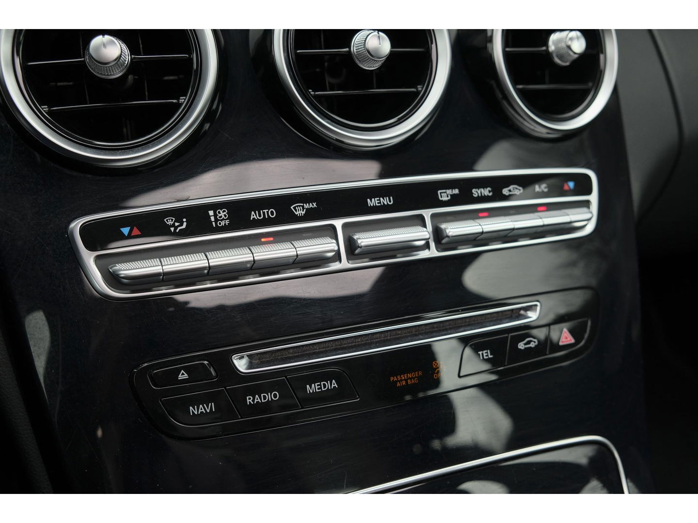 Mercedes-Benz C-Klasse C180 156pk Ambition Panoramadak 1/2 Leder Navigatie Stoelverwarming Led intelligent NLauto NAP 17" LMV