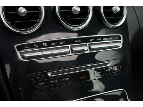 Mercedes-Benz C-Klasse C180 156pk Ambition Panoramadak 1/2 Leder Navigatie Stoelverwarming Led intelligent NLauto NAP 17" LMV