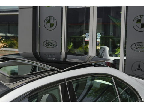Mercedes-Benz C-Klasse C180 156pk Ambition Panoramadak 1/2 Leder Navigatie Stoelverwarming Led intelligent NLauto NAP 17" LMV