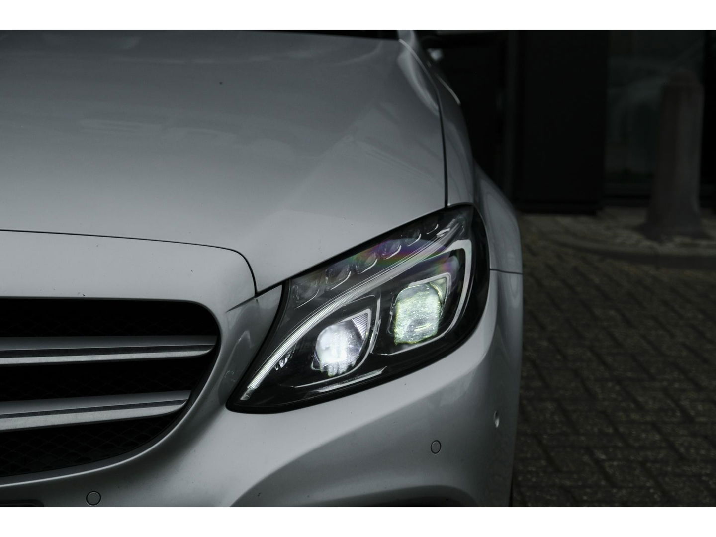 Mercedes-Benz C-Klasse C180 156pk Ambition Panoramadak 1/2 Leder Navigatie Stoelverwarming Led intelligent NLauto NAP 17" LMV