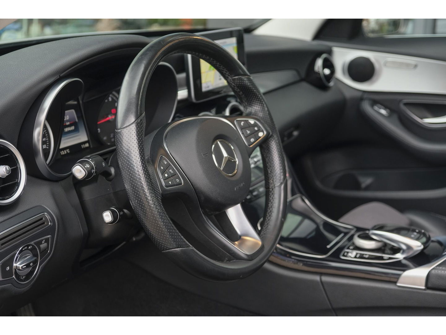 Mercedes-Benz C-Klasse C180 156pk Ambition Panoramadak 1/2 Leder Navigatie Stoelverwarming Led intelligent NLauto NAP 17" LMV