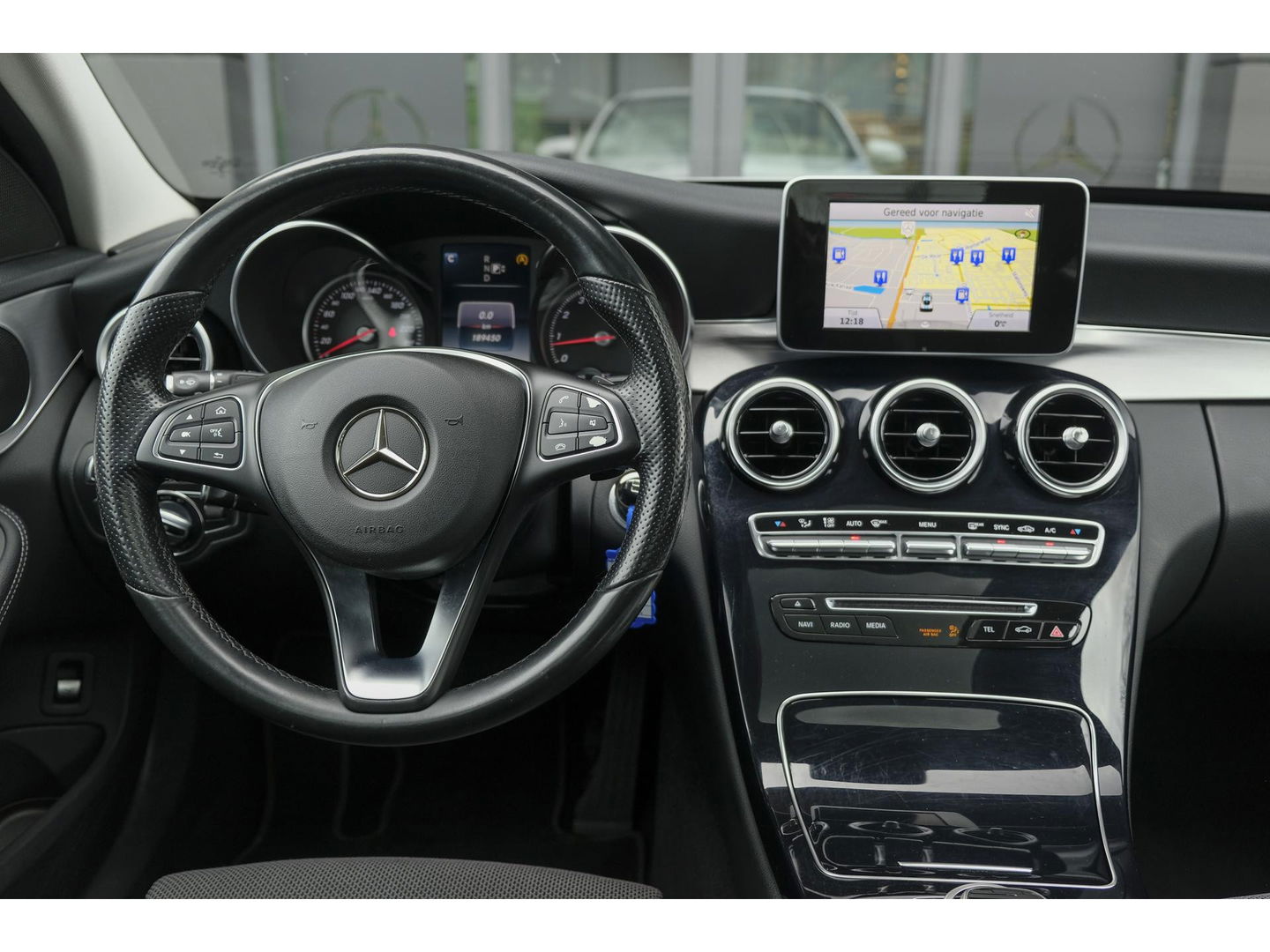 Mercedes-Benz C-Klasse C180 156pk Ambition Panoramadak 1/2 Leder Navigatie Stoelverwarming Led intelligent NLauto NAP 17" LMV