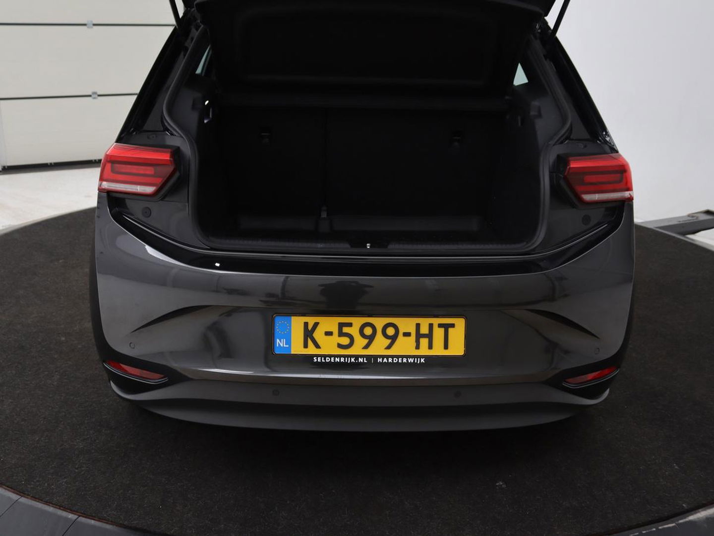 Volkswagen ID.3 Life 58 kWh | Stoel & Stuurverwarming | Adaptive cruise | Carplay | Navigatie | PDC | Climate control | Sfeerverlichting