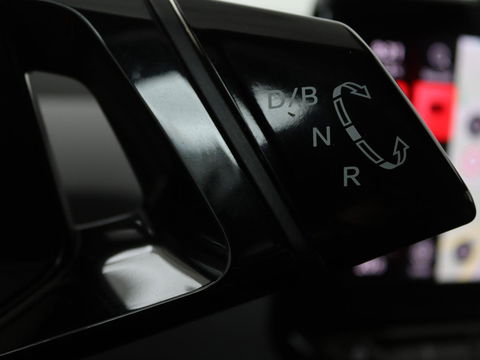 Volkswagen ID.3 Life 58 kWh | Stoel & Stuurverwarming | Adaptive cruise | Carplay | Navigatie | PDC | Climate control | Sfeerverlichting
