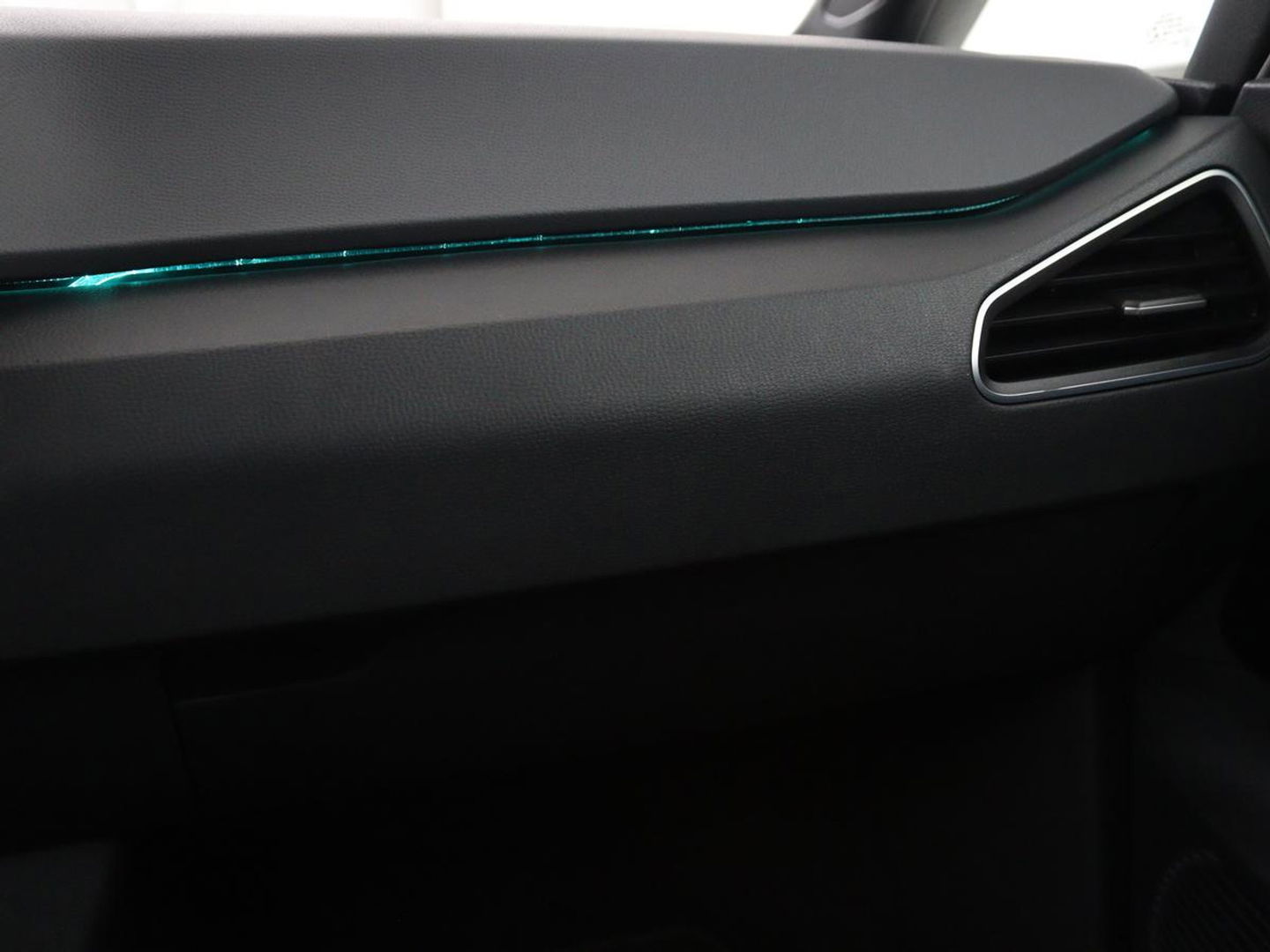 Volkswagen ID.3 Life 58 kWh | Stoel & Stuurverwarming | Adaptive cruise | Carplay | Navigatie | PDC | Climate control | Sfeerverlichting