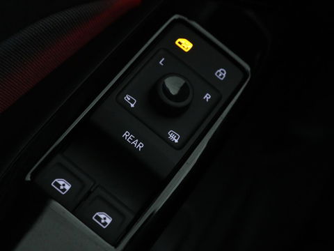 Volkswagen ID.3 Life 58 kWh | Stoel & Stuurverwarming | Adaptive cruise | Carplay | Navigatie | PDC | Climate control | Sfeerverlichting