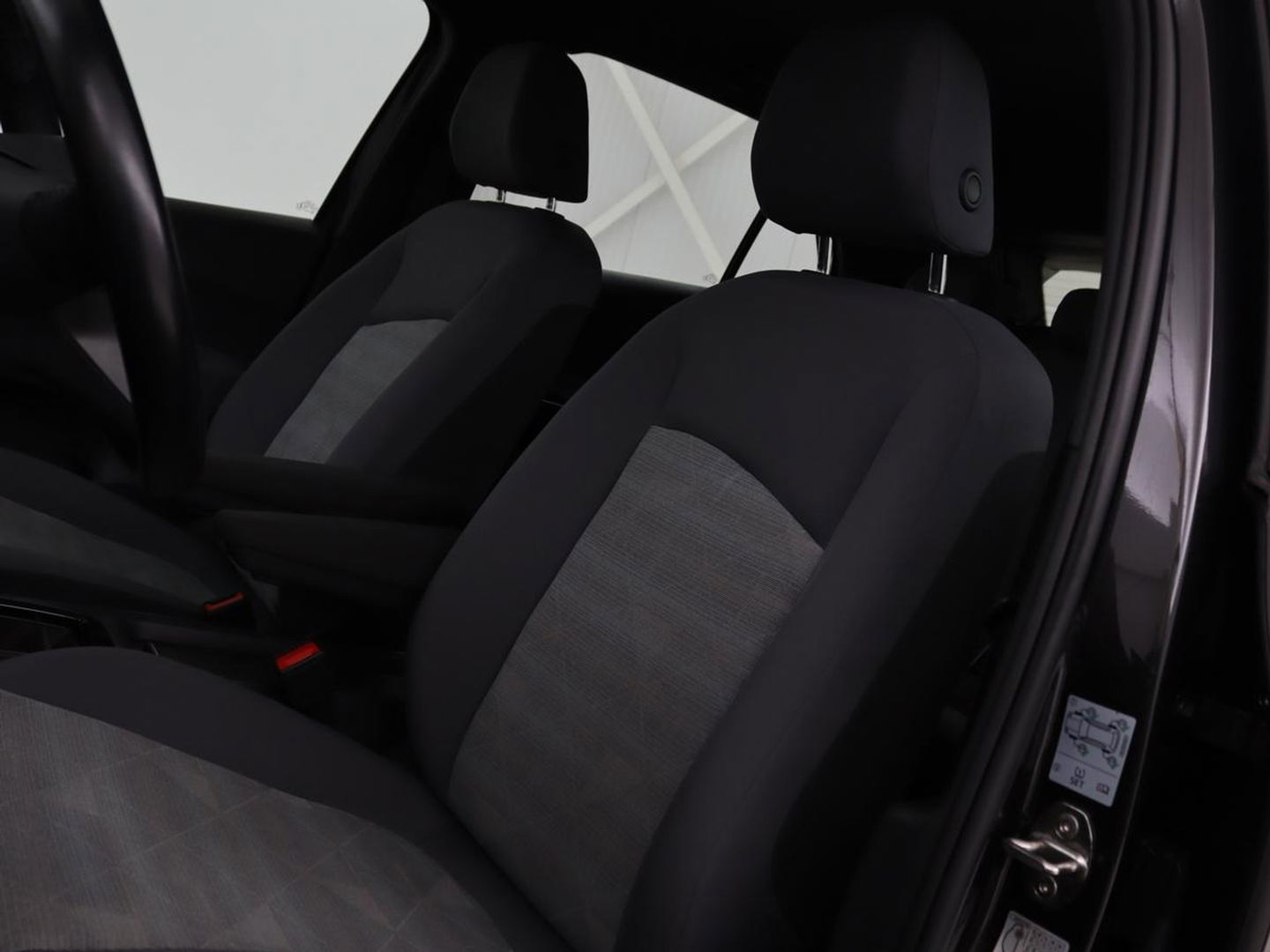 Volkswagen ID.3 Life 58 kWh | Stoel & Stuurverwarming | Adaptive cruise | Carplay | Navigatie | PDC | Climate control | Sfeerverlichting