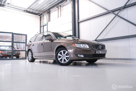 Volvo V70 1.6 T4 Momentum | Schuifdak | trekhaak | nieuwe D-riem | rijklaar | stoelverwarming | navigatie | cruise |