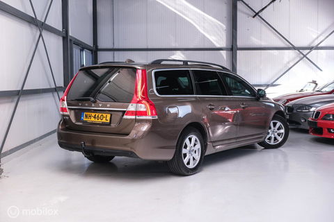 Volvo V70 1.6 T4 Momentum | Schuifdak | trekhaak | nieuwe D-riem | rijklaar | stoelverwarming | navigatie | cruise |