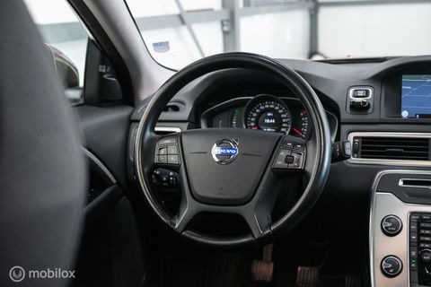 Volvo V70 1.6 T4 Momentum | Schuifdak | trekhaak | nieuwe D-riem | rijklaar | stoelverwarming | navigatie | cruise |
