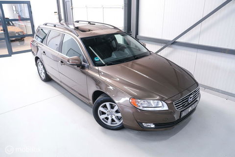 Volvo V70 1.6 T4 Momentum | Schuifdak | trekhaak | nieuwe D-riem | rijklaar | stoelverwarming | navigatie | cruise |