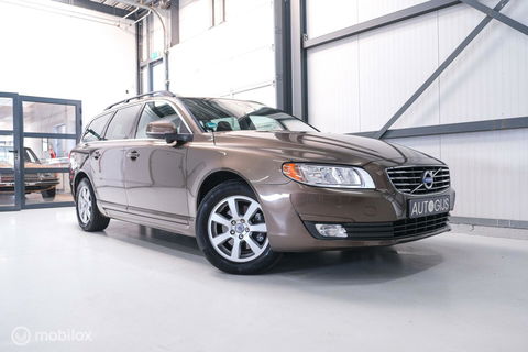 Volvo V70 1.6 T4 Momentum | Schuifdak | trekhaak | nieuwe D-riem | rijklaar | stoelverwarming | navigatie | cruise |