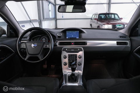 Volvo V70 1.6 T4 Momentum | Schuifdak | trekhaak | nieuwe D-riem | rijklaar | stoelverwarming | navigatie | cruise |