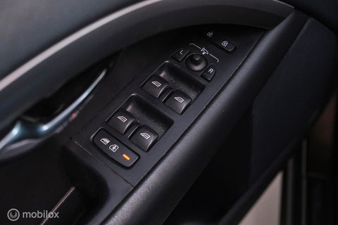 Volvo V70 1.6 T4 Momentum | Schuifdak | trekhaak | nieuwe D-riem | rijklaar | stoelverwarming | navigatie | cruise |