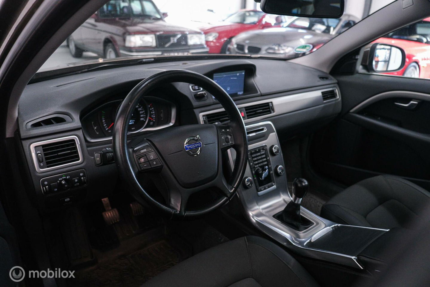 Volvo V70 1.6 T4 Momentum | Schuifdak | trekhaak | nieuwe D-riem | rijklaar | stoelverwarming | navigatie | cruise |