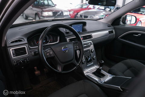 Volvo V70 1.6 T4 Momentum | Schuifdak | trekhaak | nieuwe D-riem | rijklaar | stoelverwarming | navigatie | cruise |