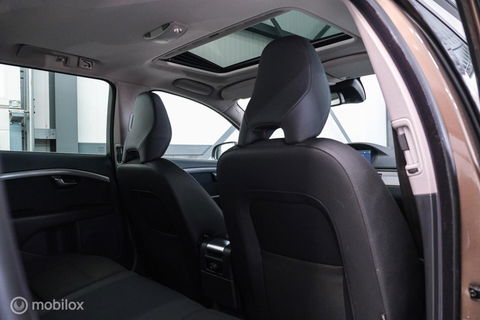 Volvo V70 1.6 T4 Momentum | Schuifdak | trekhaak | nieuwe D-riem | rijklaar | stoelverwarming | navigatie | cruise |