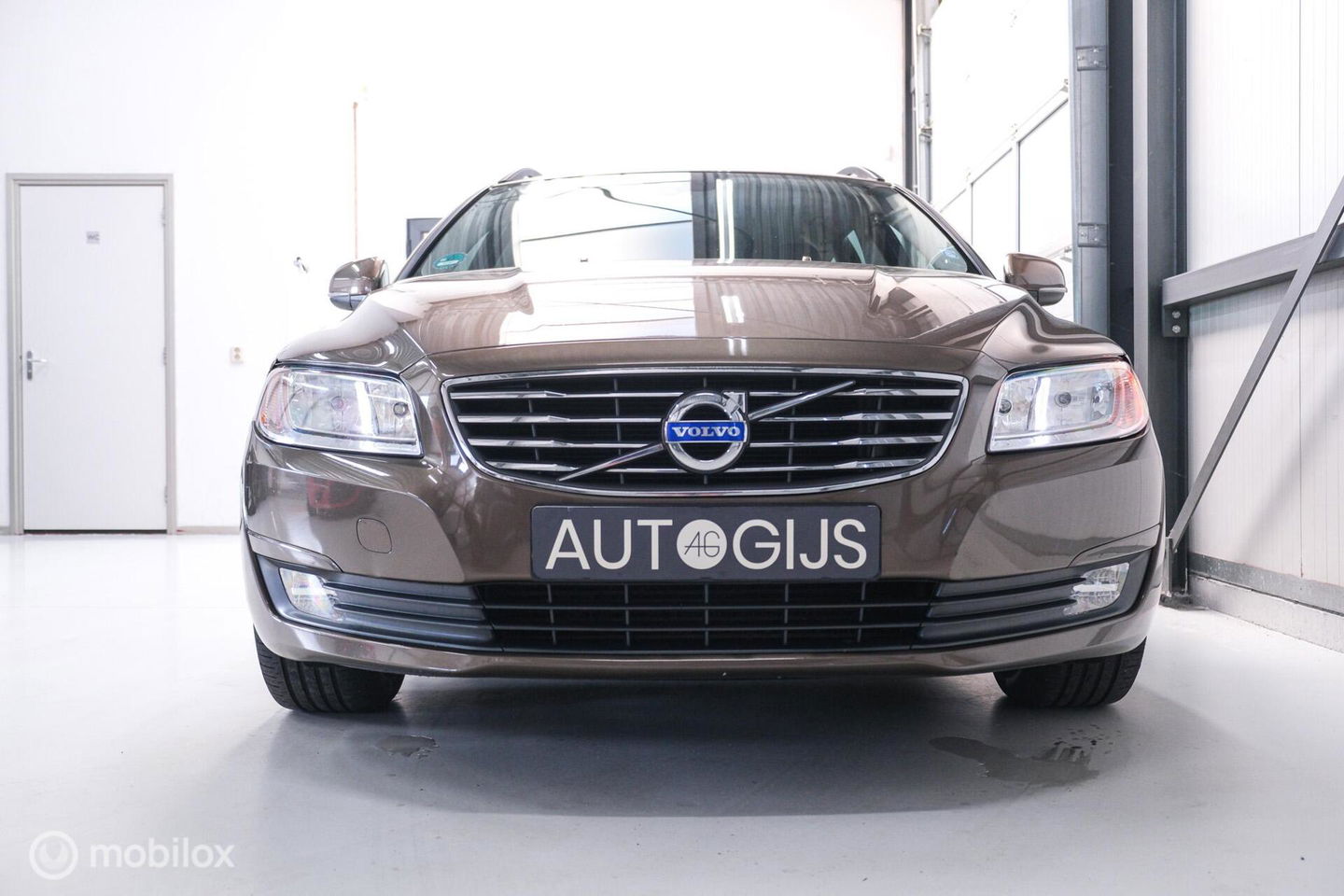 Volvo V70 1.6 T4 Momentum | Schuifdak | trekhaak | nieuwe D-riem | rijklaar | stoelverwarming | navigatie | cruise |