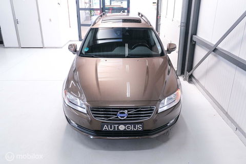 Volvo V70 1.6 T4 Momentum | Schuifdak | trekhaak | nieuwe D-riem | rijklaar | stoelverwarming | navigatie | cruise |