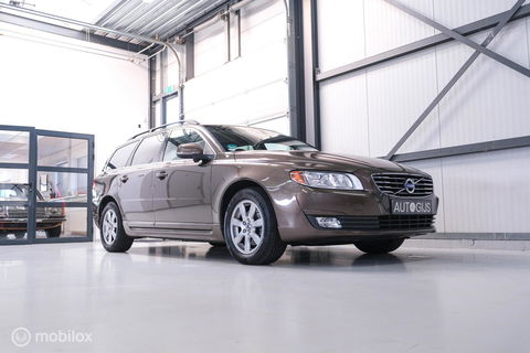 Volvo V70 1.6 T4 Momentum | Schuifdak | trekhaak | nieuwe D-riem | rijklaar | stoelverwarming | navigatie | cruise |