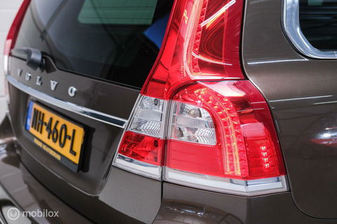 Volvo V70 1.6 T4 Momentum | Schuifdak | trekhaak | nieuwe D-riem | rijklaar | stoelverwarming | navigatie | cruise |