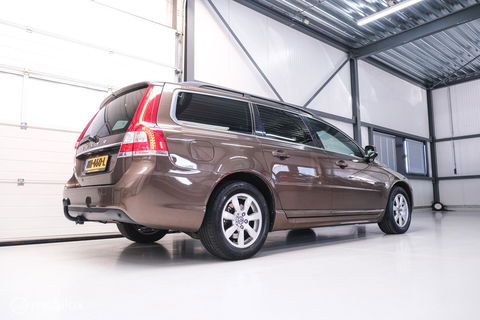 Volvo V70 1.6 T4 Momentum | Schuifdak | trekhaak | nieuwe D-riem | rijklaar | stoelverwarming | navigatie | cruise |