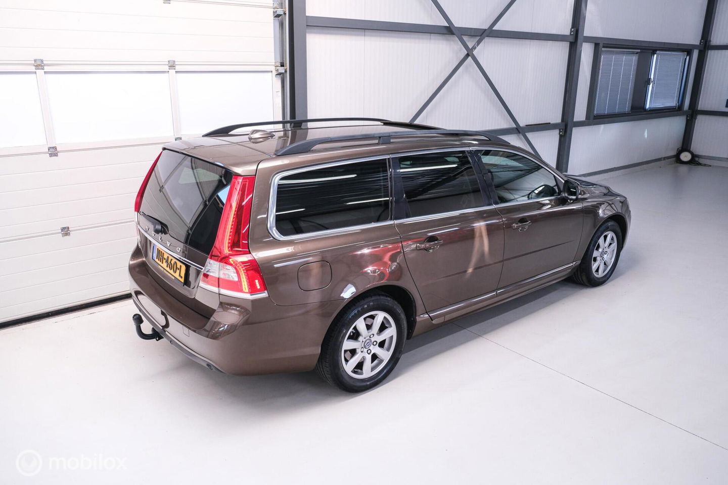 Volvo V70 1.6 T4 Momentum | Schuifdak | trekhaak | nieuwe D-riem | rijklaar | stoelverwarming | navigatie | cruise |