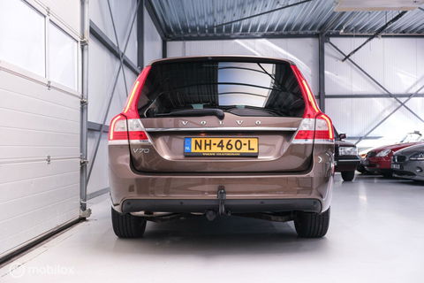 Volvo V70 1.6 T4 Momentum | Schuifdak | trekhaak | nieuwe D-riem | rijklaar | stoelverwarming | navigatie | cruise |