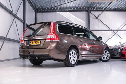 Volvo V70 1.6 T4 Momentum | Schuifdak | trekhaak | nieuwe D-riem | rijklaar | stoelverwarming | navigatie | cruise |