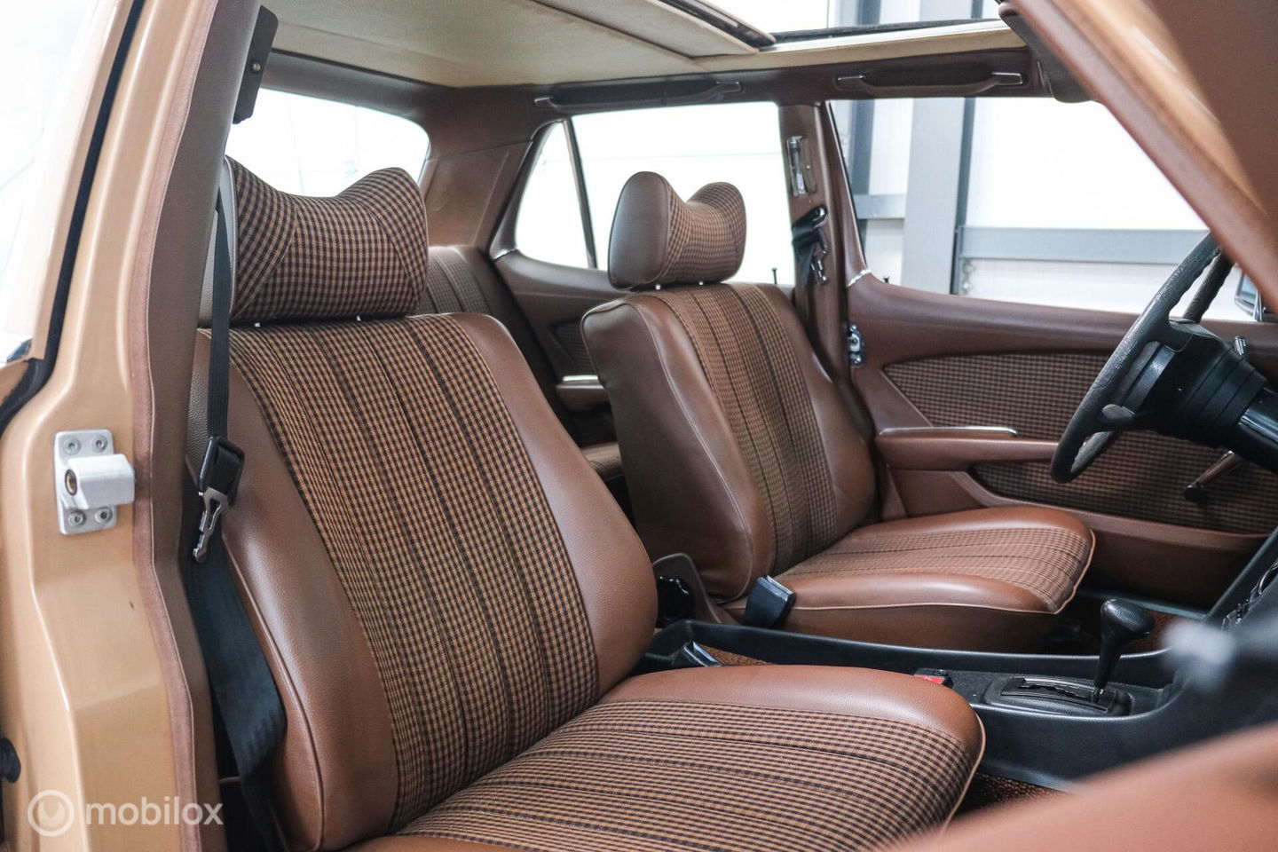 Mercedes-Benz S-Klasse 280 S W116 | uniek | 1e lak | Cruise control | schuifdak | verzamelaarsconditie |