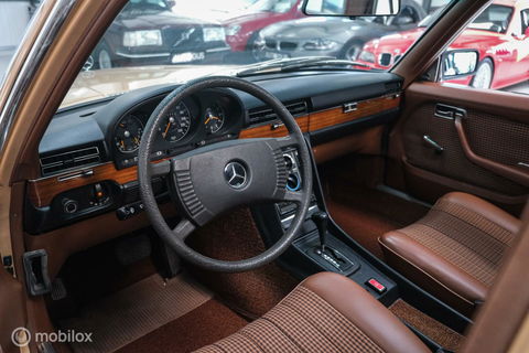 Mercedes-Benz S-Klasse 280 S W116 | uniek | 1e lak | Cruise control | schuifdak | verzamelaarsconditie |