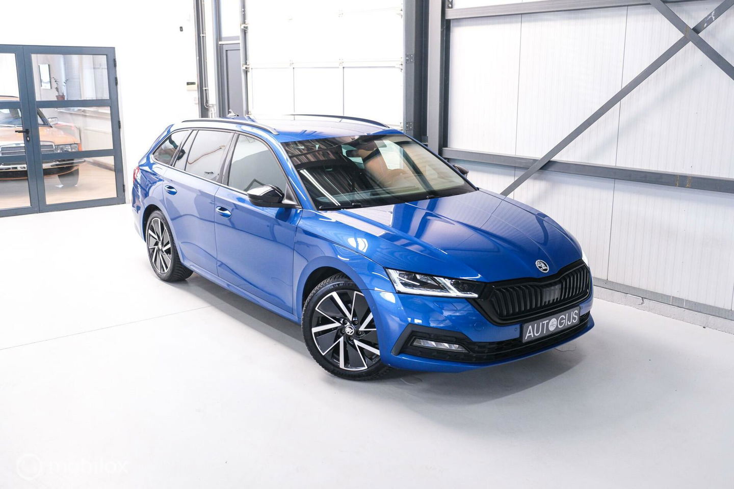 Škoda Octavia Combi 1.5 e-TSI Business Edition Plus | Racing Blue | Trekhaak | Virtual cockpit | LED | rijklaarprijs |