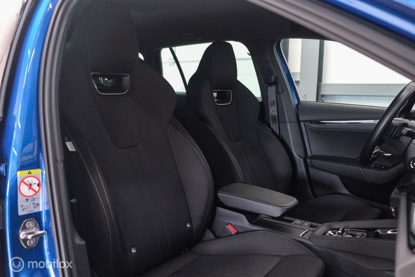 Škoda Octavia Combi 1.5 e-TSI Business Edition Plus | Racing Blue | Trekhaak | Virtual cockpit | LED | rijklaarprijs |