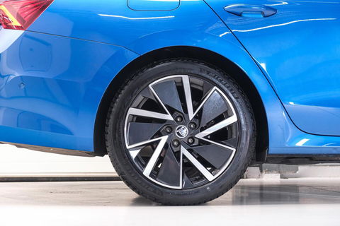 Škoda Octavia Combi 1.5 e-TSI Business Edition Plus | Racing Blue | Trekhaak | Virtual cockpit | LED | rijklaarprijs |