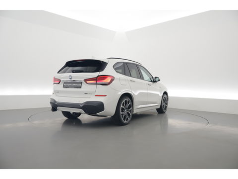 BMW X1 xDrive25e M Sport | Pano | HUD | Leder | Camera | Keyless | Navi | Stoelverw. | Apple CarPlay