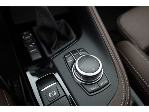 BMW X1 xDrive25e M Sport | Pano | HUD | Leder | Camera | Keyless | Navi | Stoelverw. | Apple CarPlay