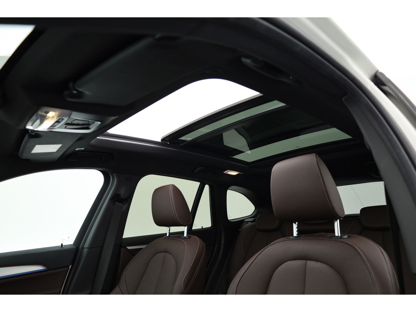 BMW X1 xDrive25e M Sport | Pano | HUD | Leder | Camera | Keyless | Navi | Stoelverw. | Apple CarPlay