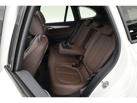 BMW X1 xDrive25e M Sport | Pano | HUD | Leder | Camera | Keyless | Navi | Stoelverw. | Apple CarPlay