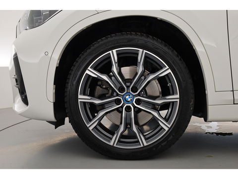 BMW X1 xDrive25e M Sport | Pano | HUD | Leder | Camera | Keyless | Navi | Stoelverw. | Apple CarPlay