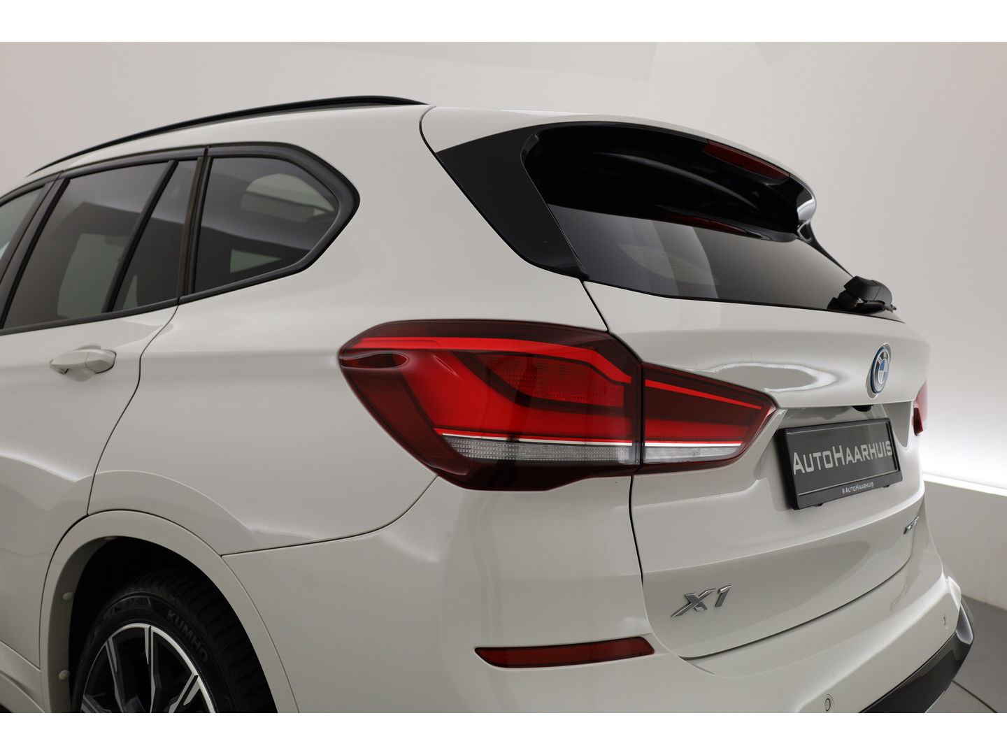 BMW X1 xDrive25e M Sport | Pano | HUD | Leder | Camera | Keyless | Navi | Stoelverw. | Apple CarPlay