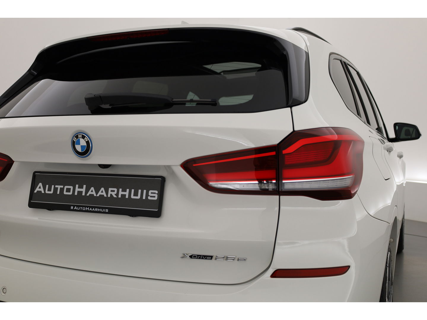 BMW X1 xDrive25e M Sport | Pano | HUD | Leder | Camera | Keyless | Navi | Stoelverw. | Apple CarPlay