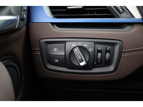 BMW X1 xDrive25e M Sport | Pano | HUD | Leder | Camera | Keyless | Navi | Stoelverw. | Apple CarPlay