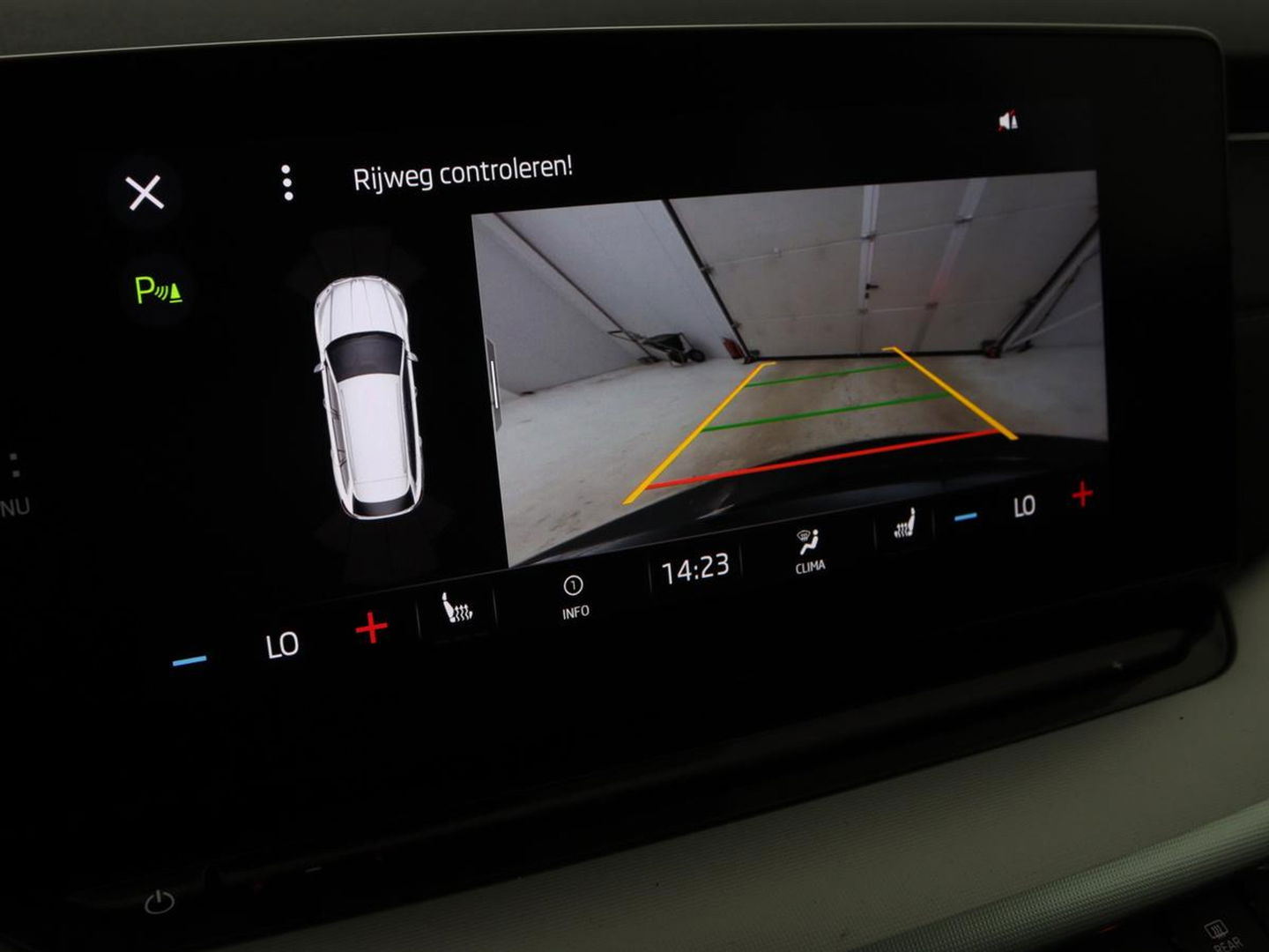 Škoda Octavia 1.0 e-TSI Bns Edition Plus | Memory | Stoelverwarming | Trekhaak | Elektrische achterklep | Head-up | Adaptive cruise control
