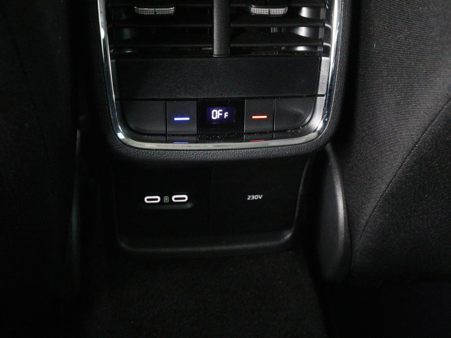 Škoda Octavia 1.0 e-TSI Bns Edition Plus | Memory | Stoelverwarming | Trekhaak | Elektrische achterklep | Head-up | Adaptive cruise control