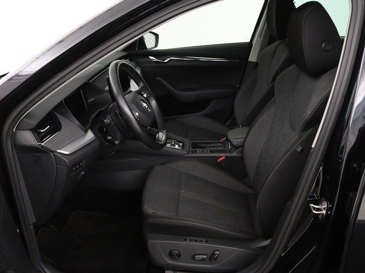 Škoda Octavia 1.0 e-TSI Bns Edition Plus | Memory | Stoelverwarming | Trekhaak | Elektrische achterklep | Head-up | Adaptive cruise control