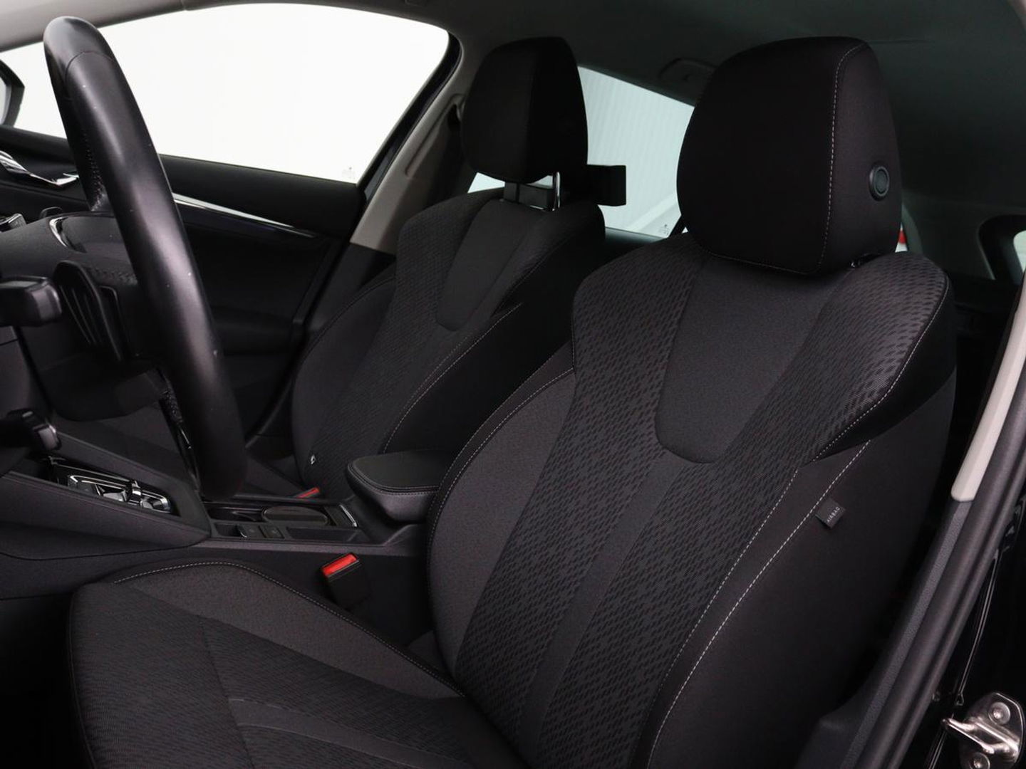 Škoda Octavia 1.0 e-TSI Bns Edition Plus | Memory | Stoelverwarming | Trekhaak | Elektrische achterklep | Head-up | Adaptive cruise control