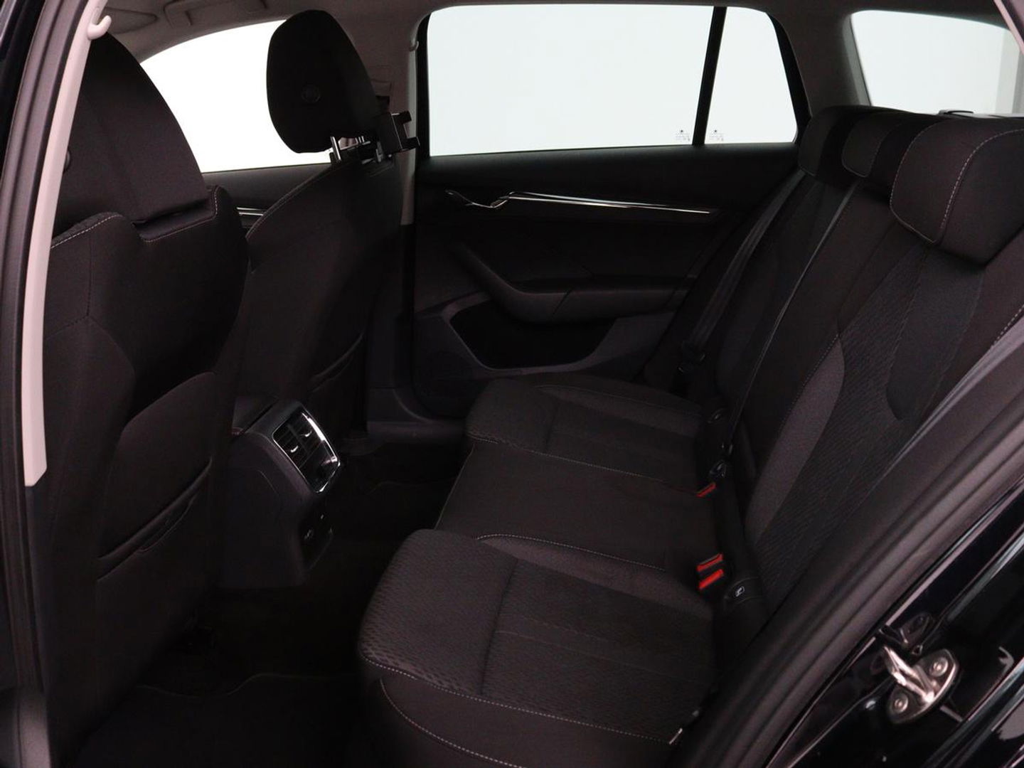 Škoda Octavia 1.0 e-TSI Bns Edition Plus | Memory | Stoelverwarming | Trekhaak | Elektrische achterklep | Head-up | Adaptive cruise control