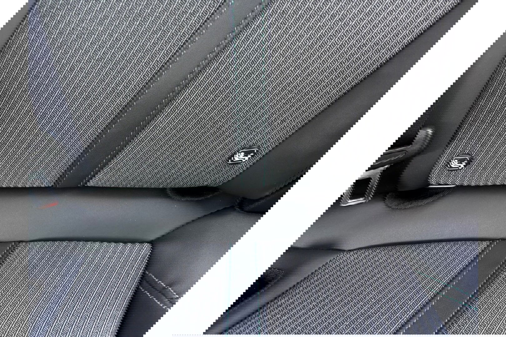 Peugeot 3008 1.6 HYBRID PHEV ALLURE P.BNS NAVI LMV AIRCO PDC CAMERA